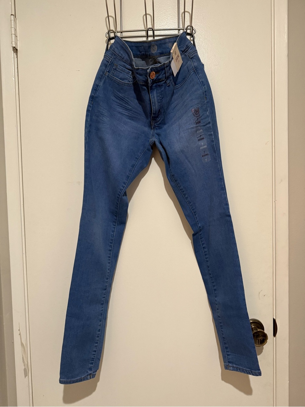 SO Stretch Low Rise Jeggings. Size 7